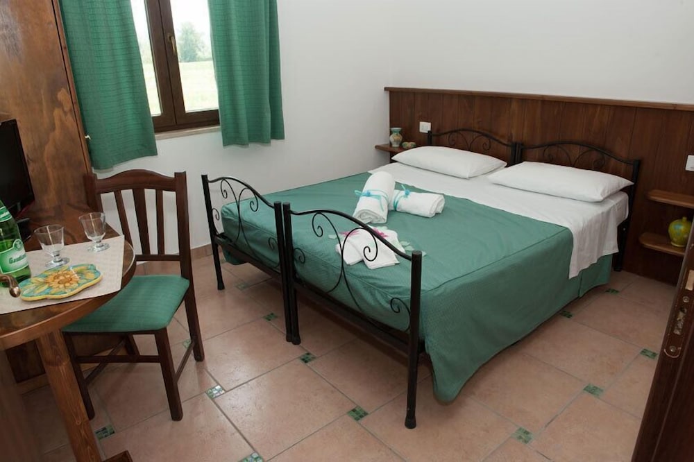 Country House L'oasi Del Fauno 15/63