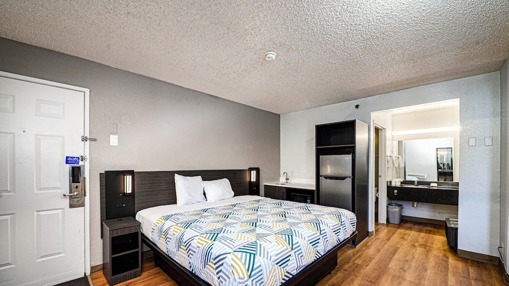 Motel6 Wethersfield, CT - Hartford 33/66