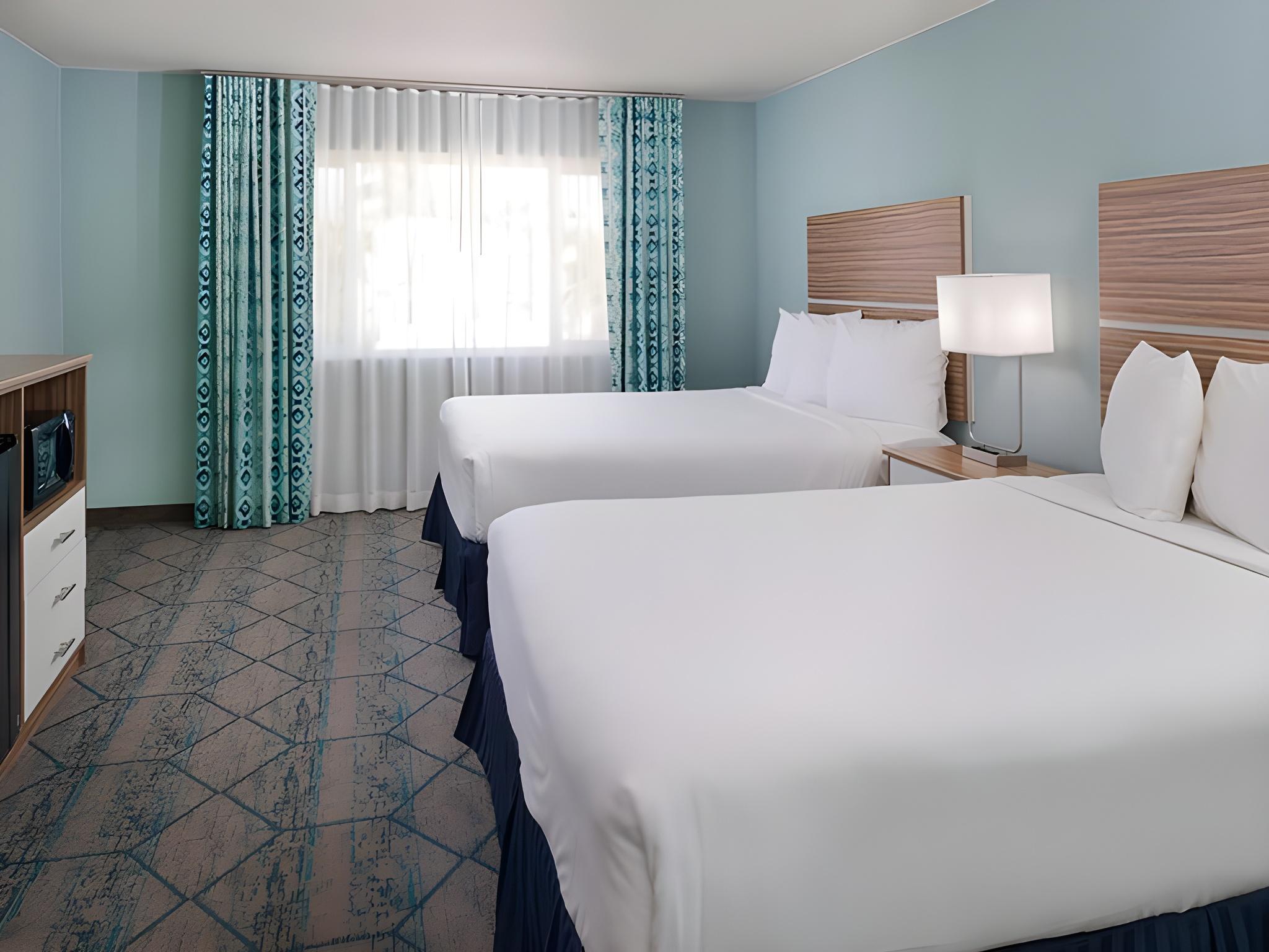 DELUXE, 2 QUEEN BEDS, BALCONY