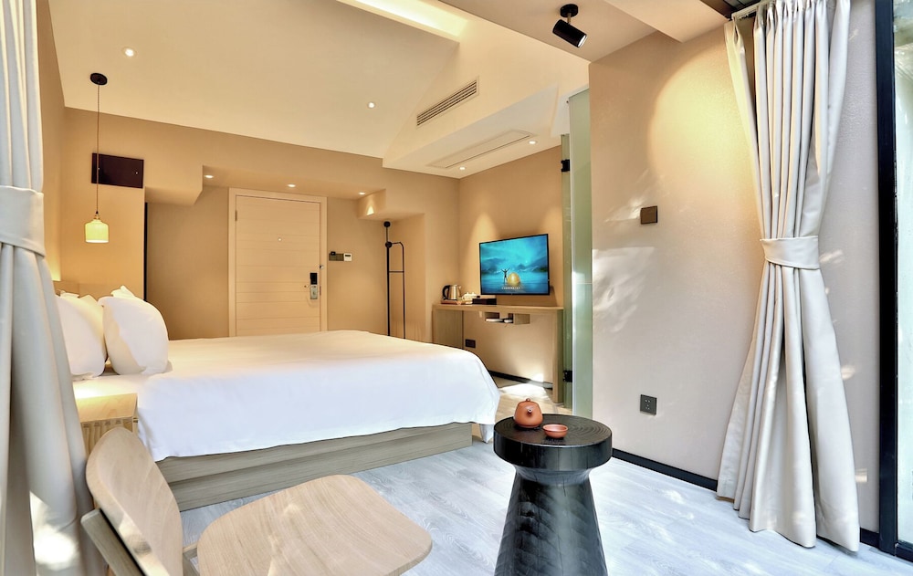 Lotus Glade Hotel 30/50