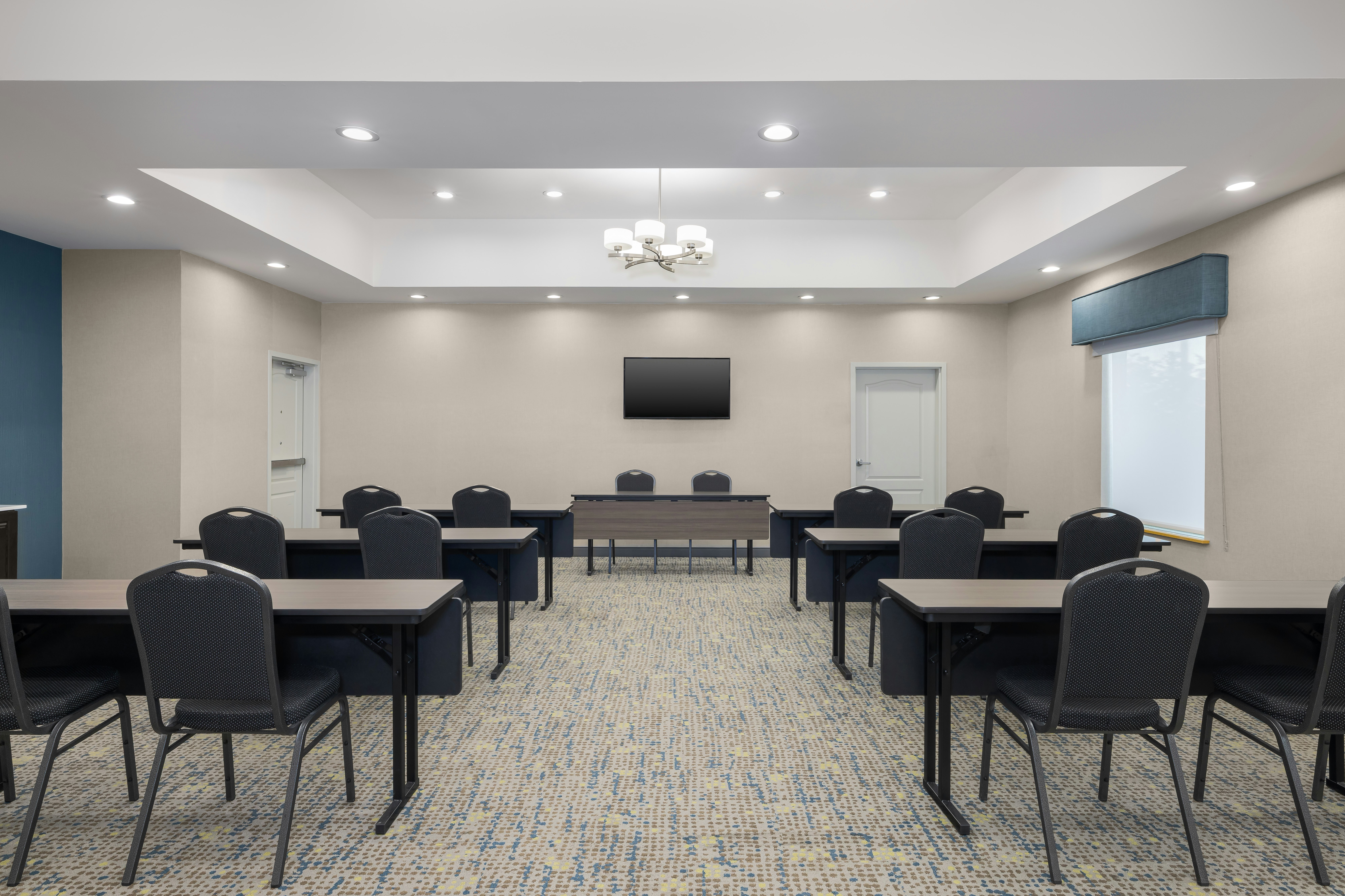 Hampton Inn Pleasanton 25/34