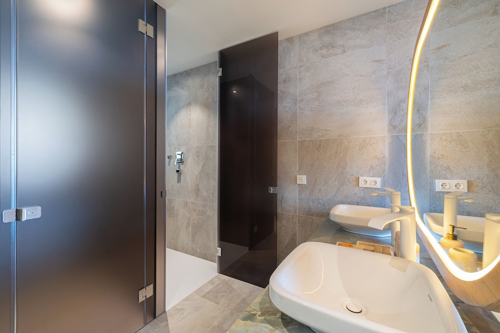 Leiro Residences 49/50