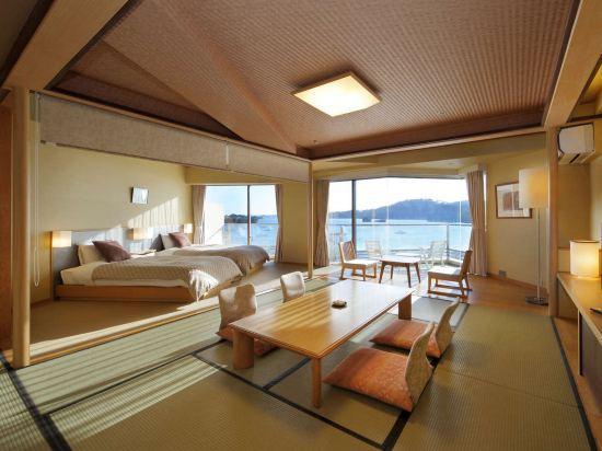 Suite, Twin Beds, Ocean View, Night View