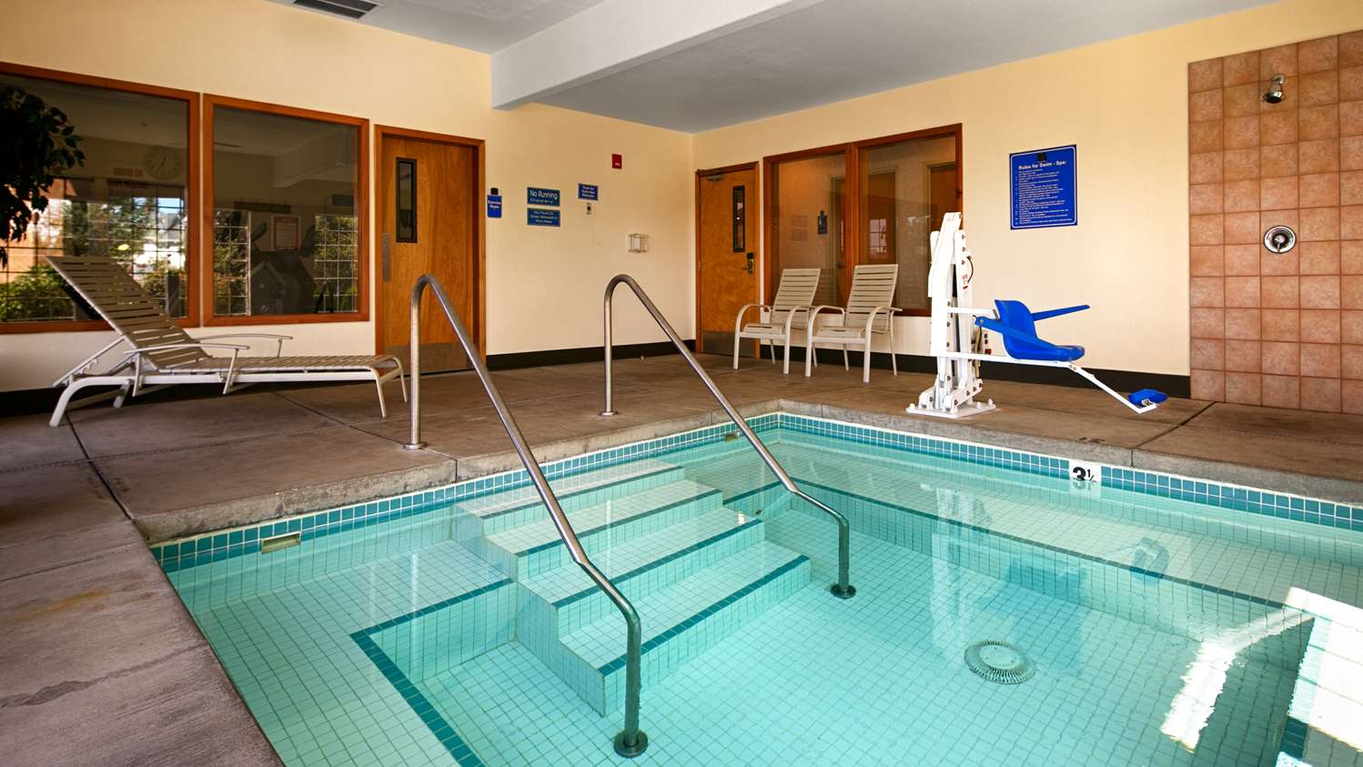 Best Western Dallas Inn & Suites 6/9