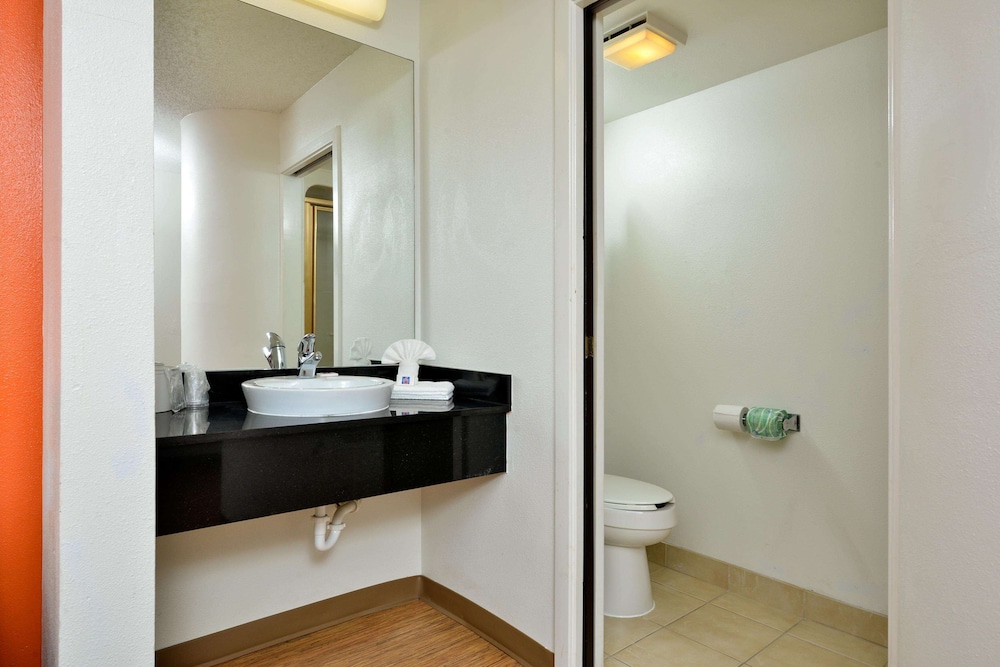Motel6 Plano, TX - West - Frisco 23/25
