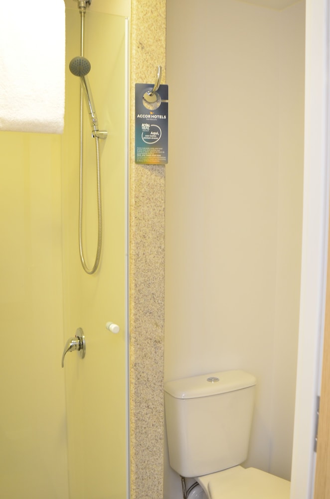 Ibis Budget Curitiba Aeroporto 64/65