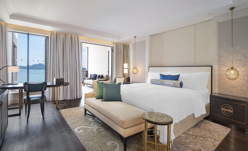 ROOM, KING BED, SEA VIEW