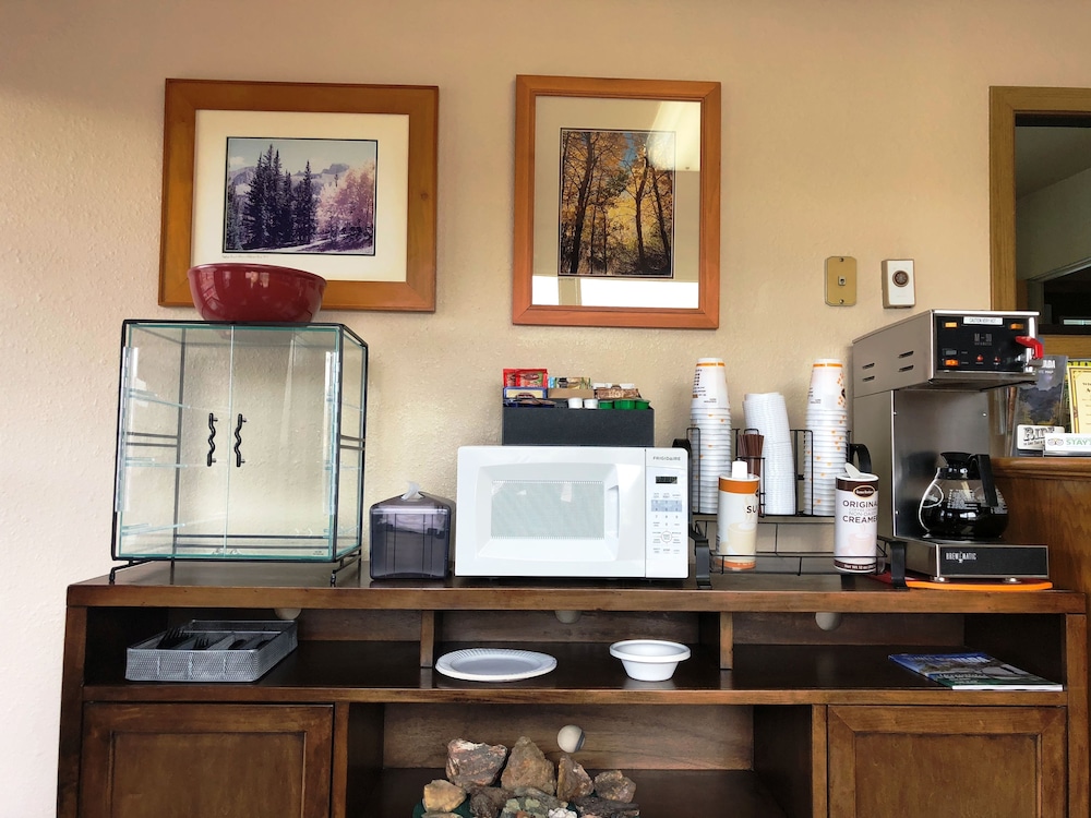 Bristlecone Motel 14/50