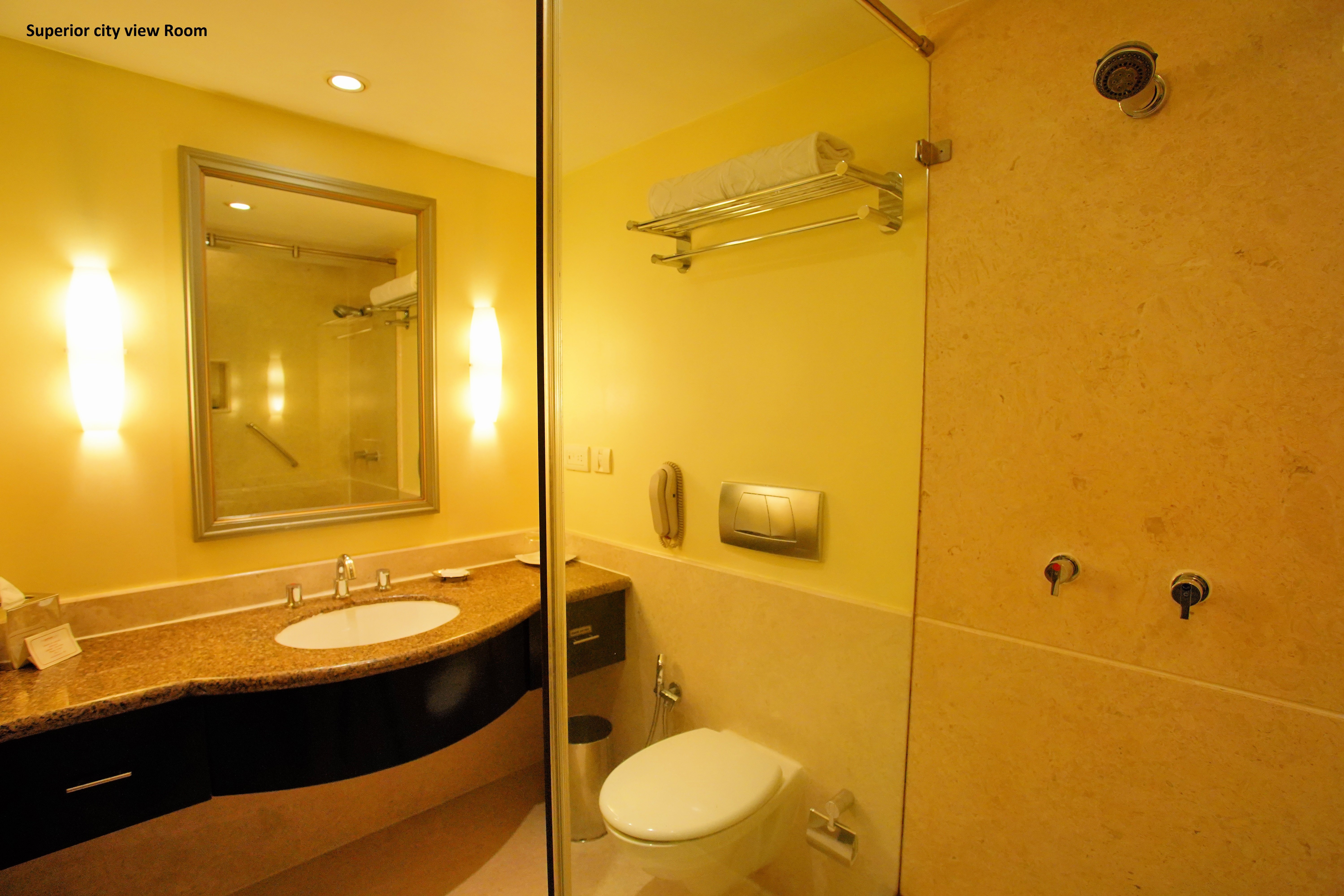 Vivanta Ernakulam, Marine Drive 30/32