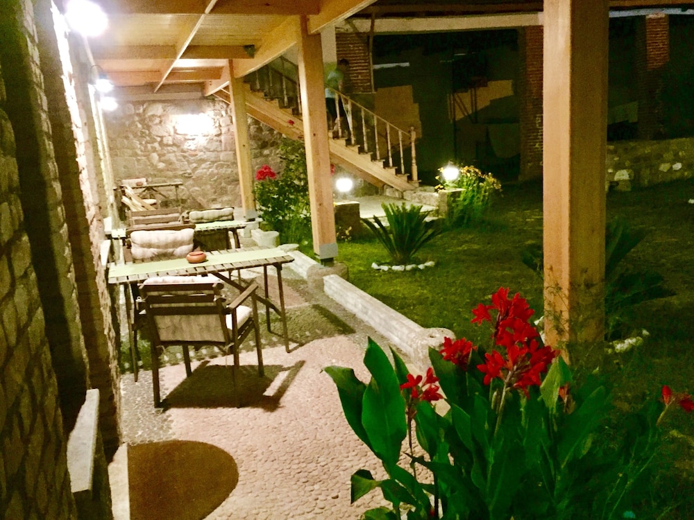 Attalos Suites Hotel 54/58