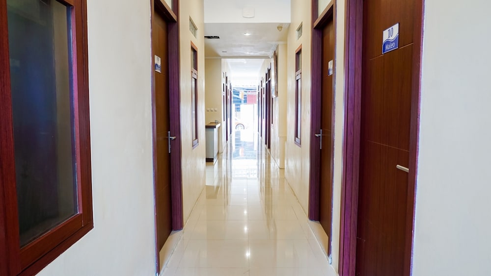 Oyo 230 Maleo Residence photo2