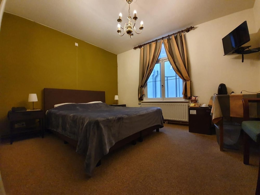 Erasmus Hotel 9/35