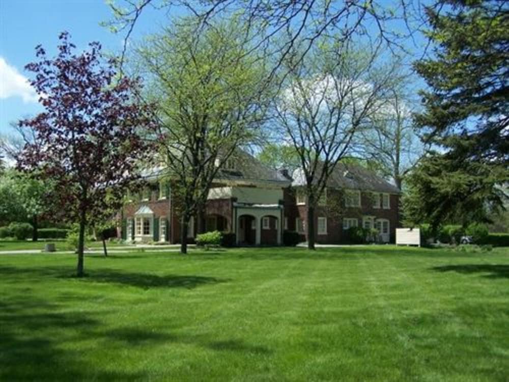 Montague Inn 69/73