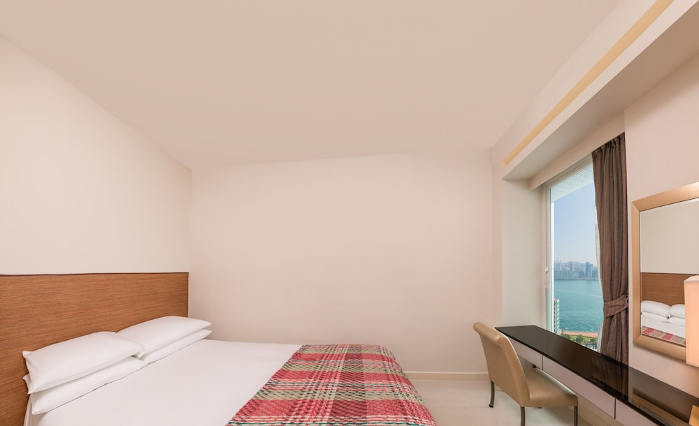 Kowloon Harbourfront Hotel 11/48