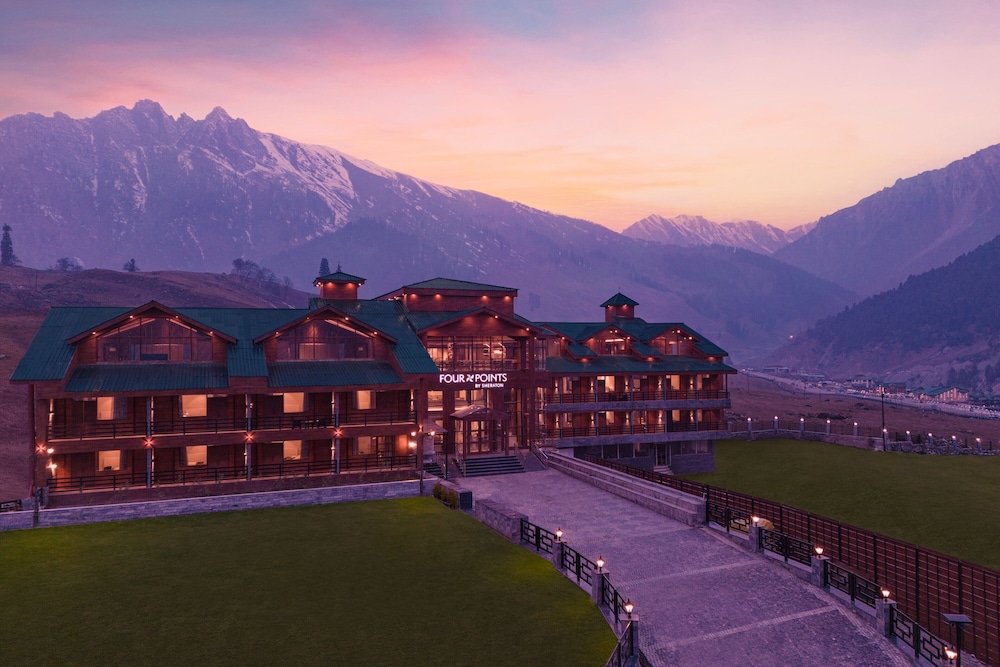 Four Points by Sheraton Sonmarg Resort 2/16