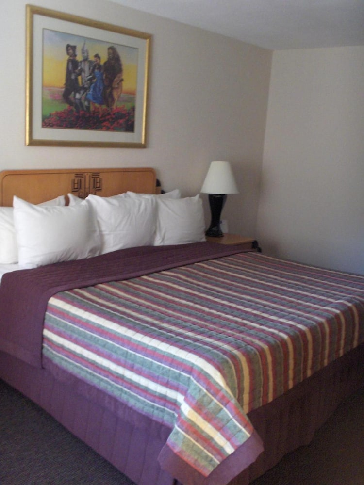 Metropolitan Inn 17/66