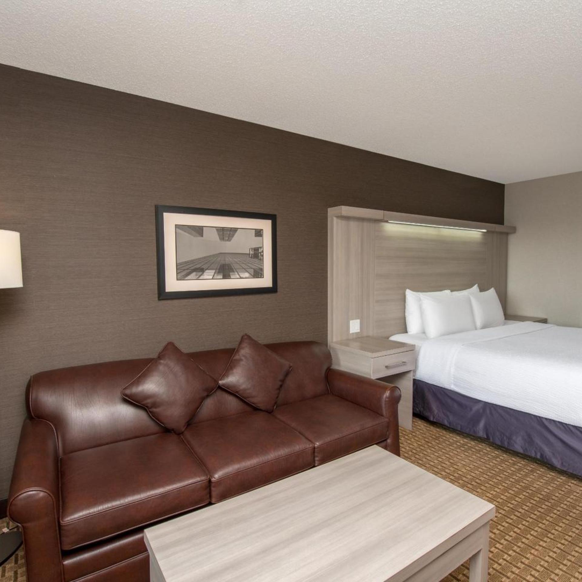 Deluxe, King Bed, Village Park Inn Calgary 4/5