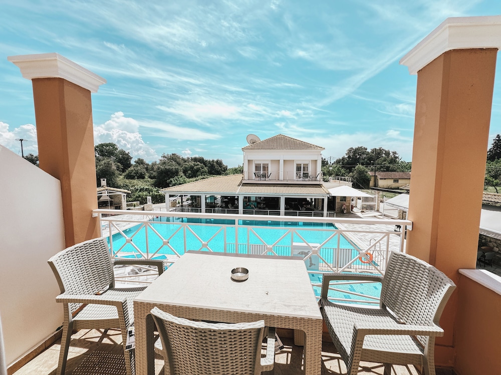 Kavos Plaza Hotel 24/50