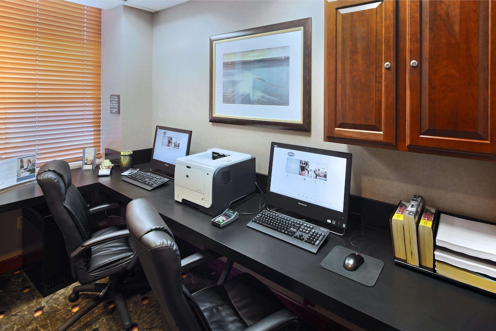 Hampton Inn & Suites Arlington Crystal City DCA 46/64