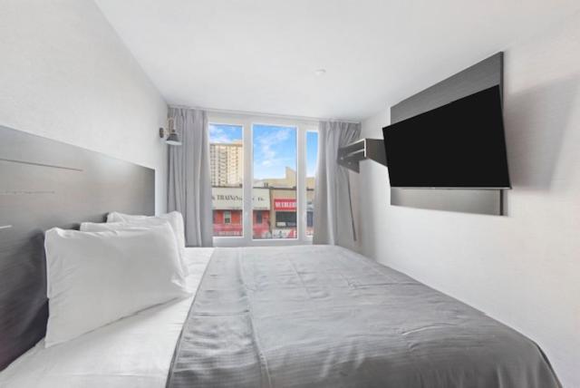 Tremont Hotel Bronx 26/50