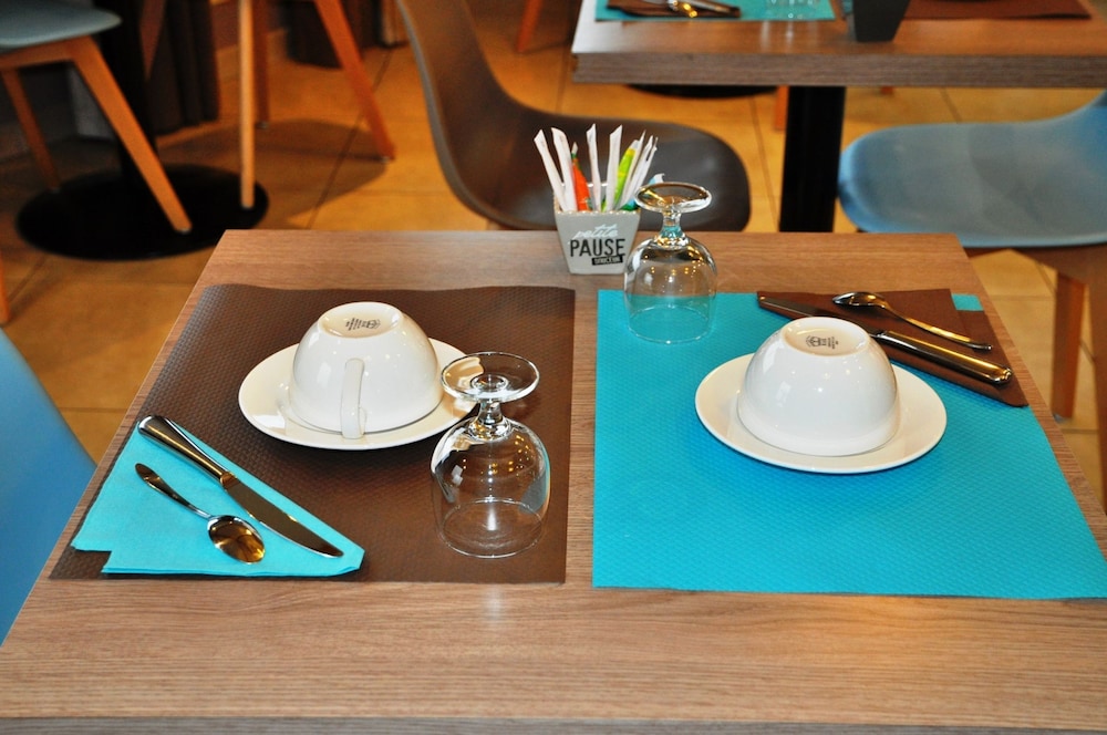 Brit Hotel Azur 29/32