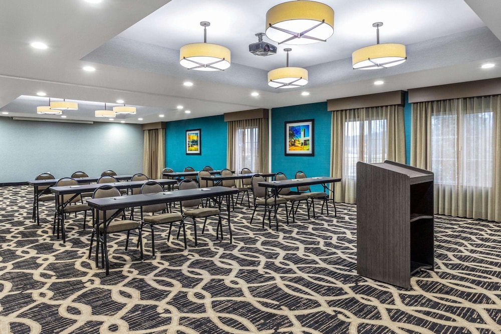 La Quinta Inn & Suites by Wyndham Columbus - Edinburgh 50/59