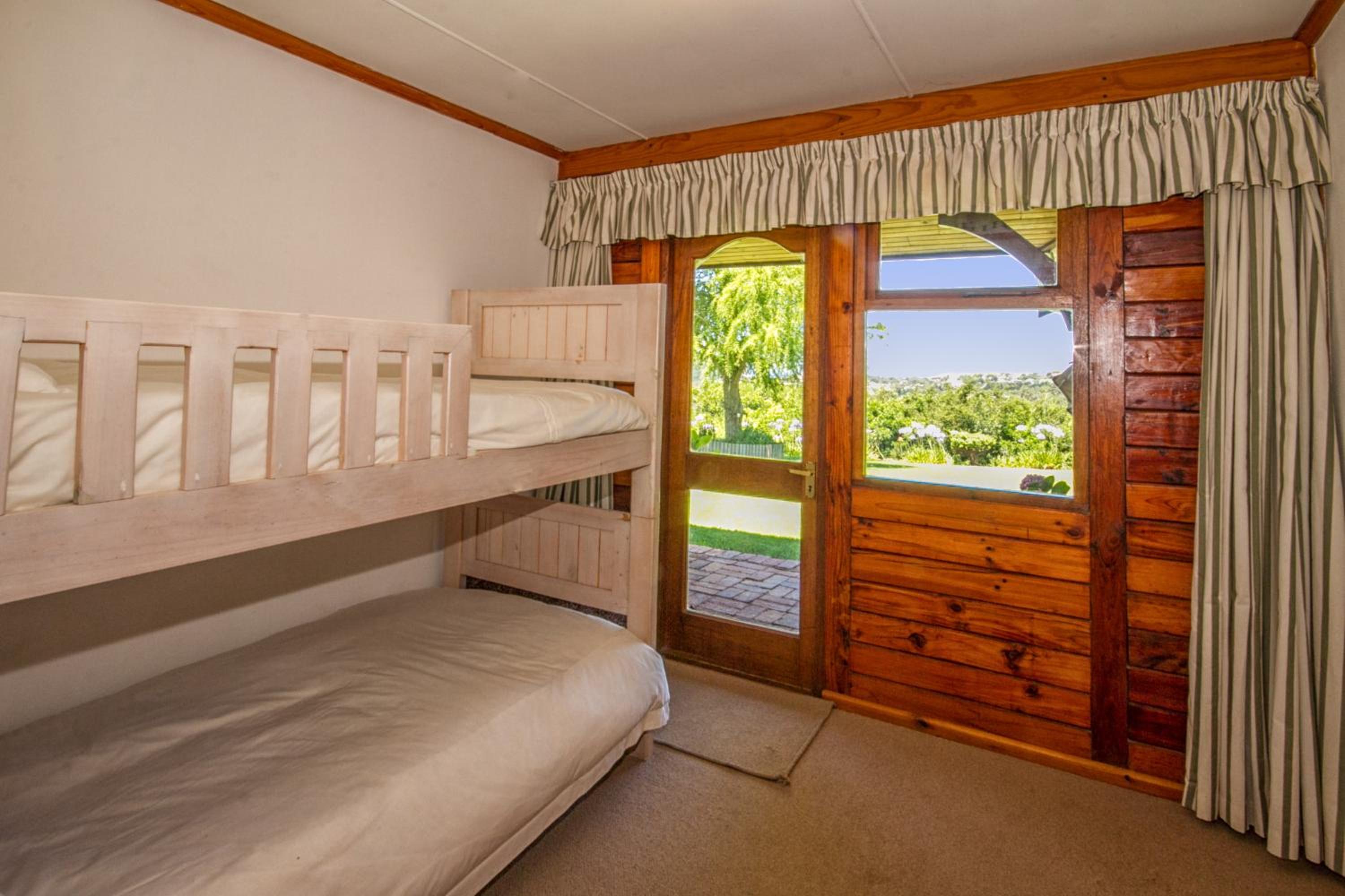 Piesang Valley Lodge 16/31