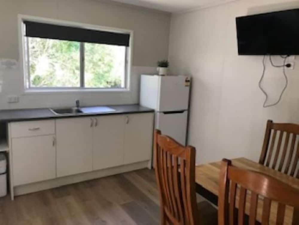 Bush Village Budget Cabins 61/73