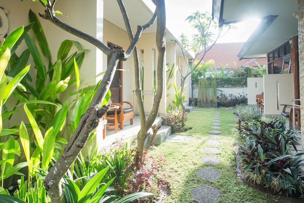 Blanjong Home Stay 44/48