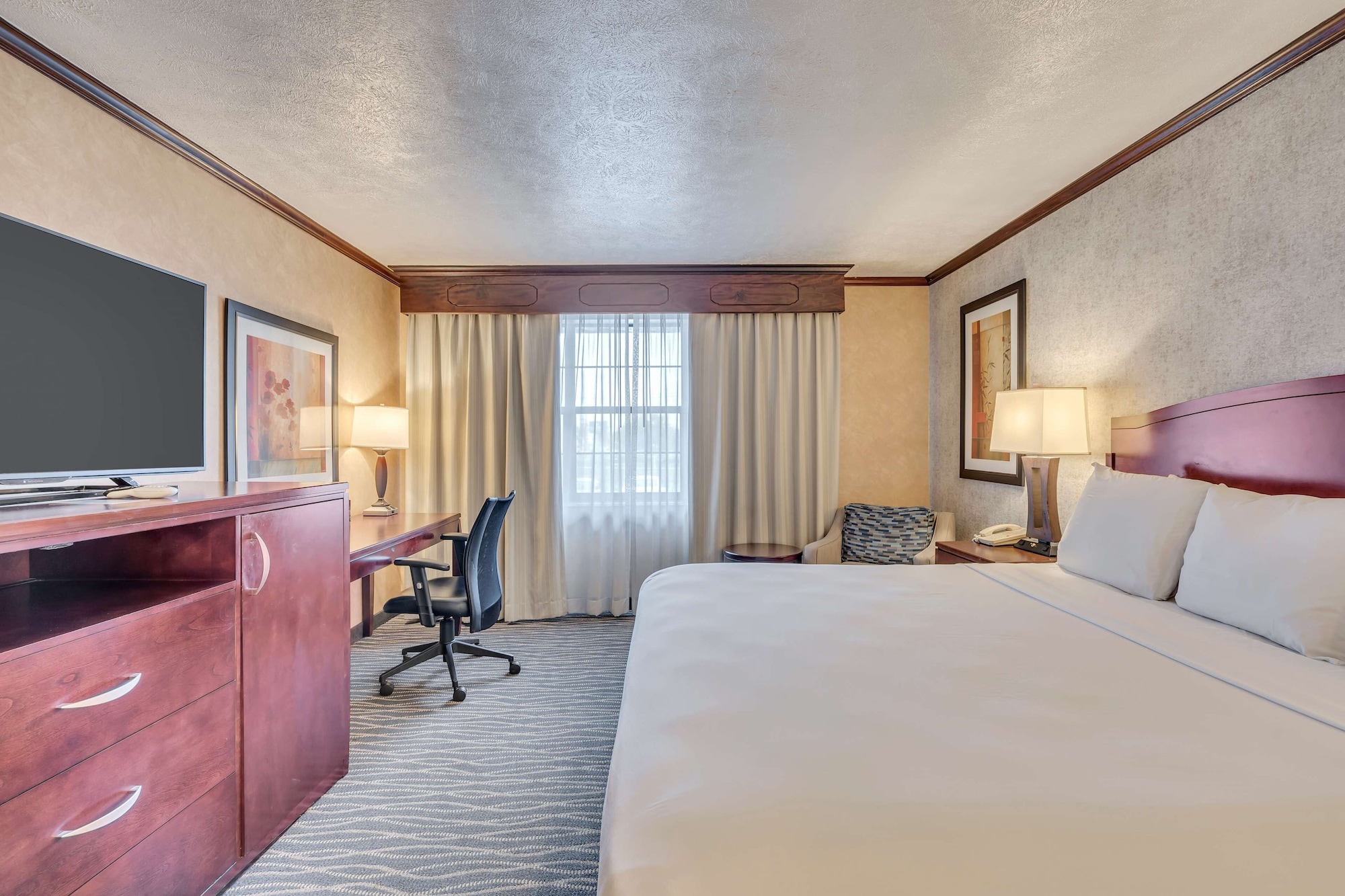 ROOM, KING BED