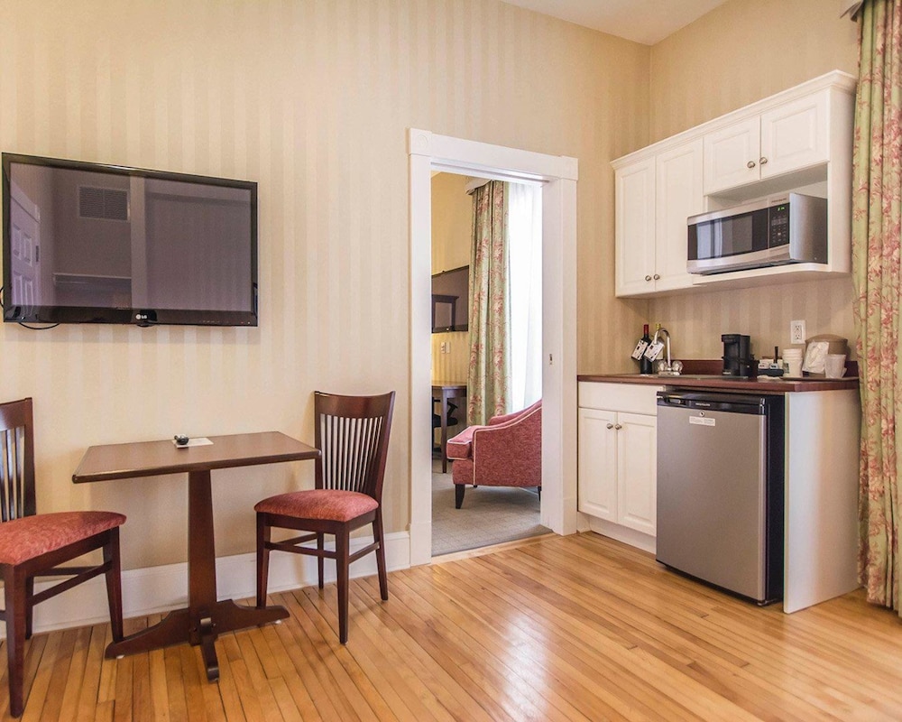 Quality Inn Suites Downtown Charlottetown 28/34
