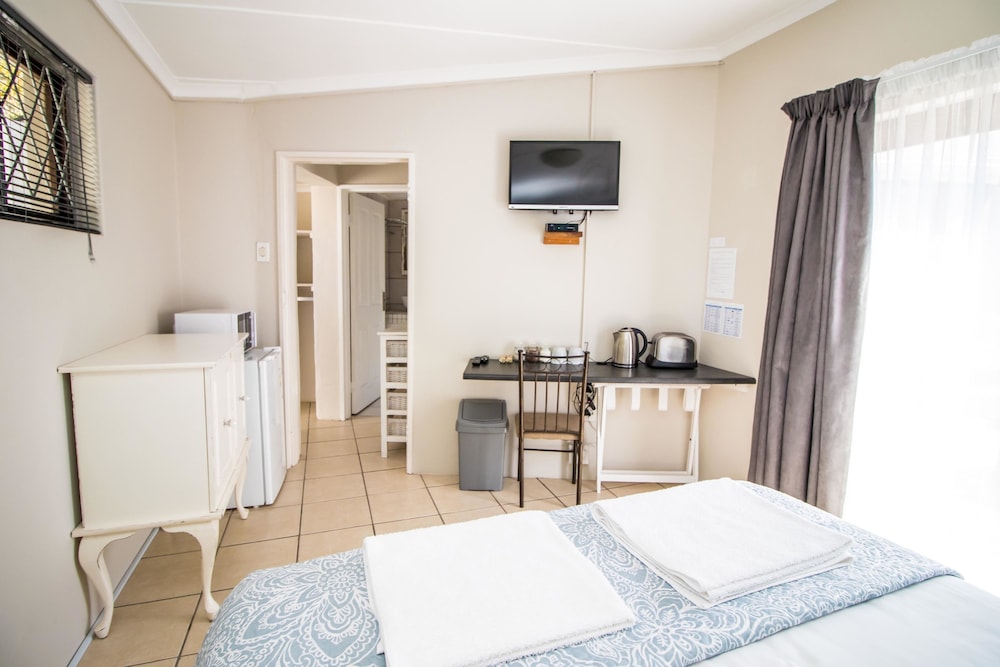 Little Rose Guesthouse & Self-Catering 15/50