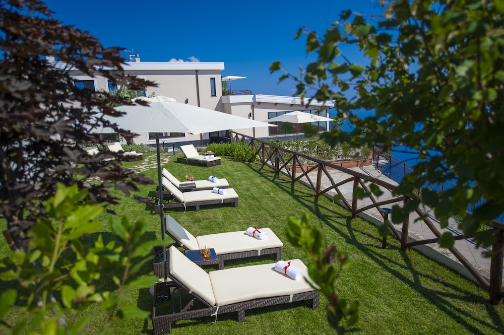 Villa Paradise Resort 36/50