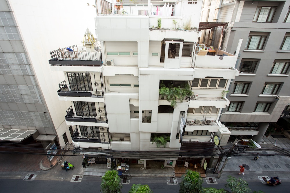 HQ HOSTEL SILOM 1/49