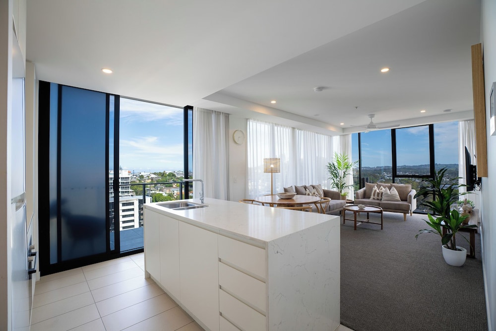 X Kirra Apartment 6/50