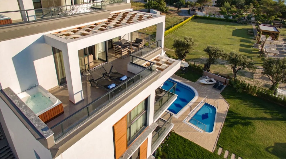 MAIA Luxury Beach Hotel & Spa 2/50