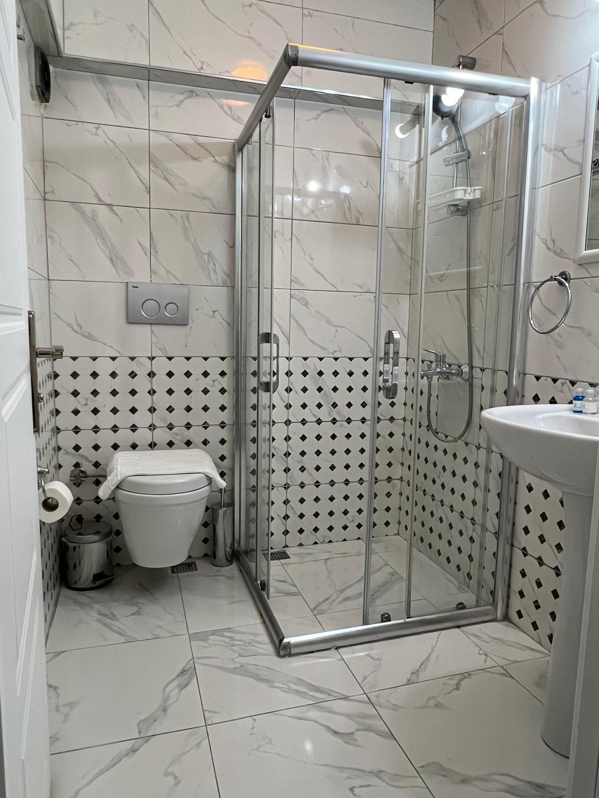 غرفة قياسية بسرير مزدوج بإطلالة على البحر، Sultanahmet Inn Hotel 3/3