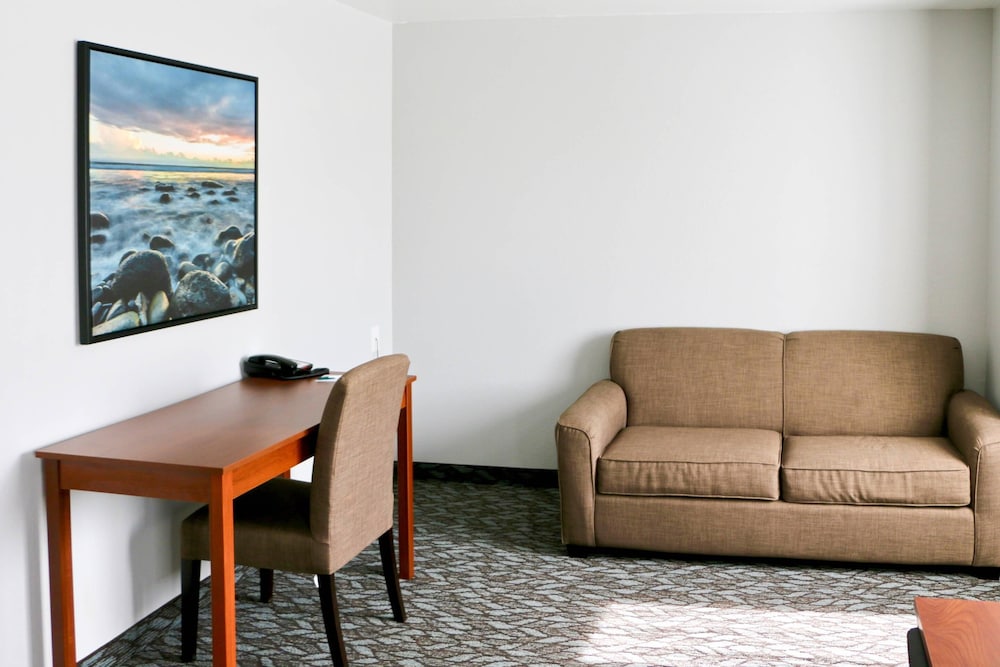 Quality Inn and Suites Watertown Fort Drum 32/50