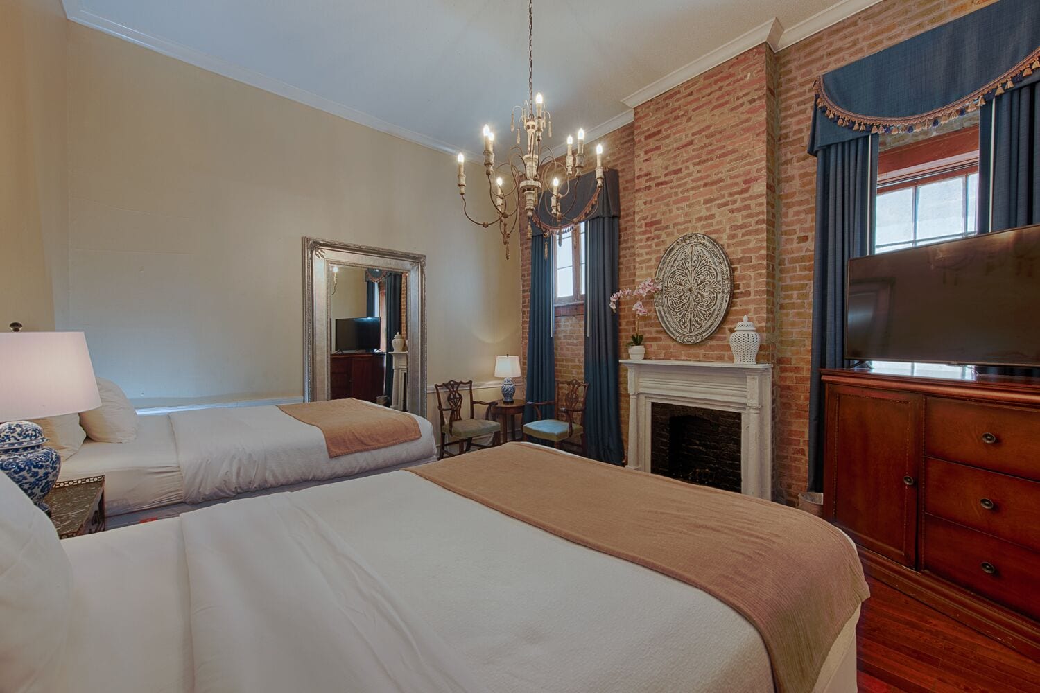 PREMIUM, 2 QUEEN BEDS