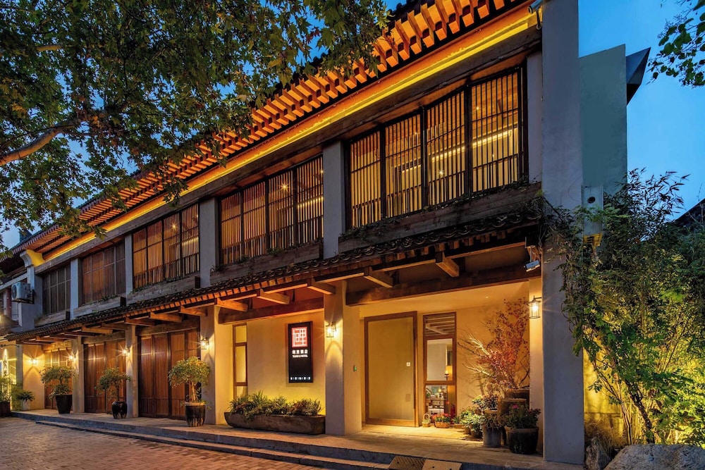 YUANLI HOTEL 3/50