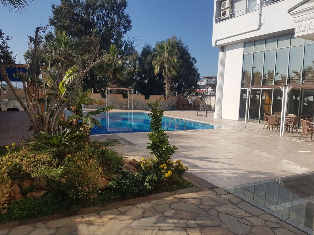 Acropol Beach Hotel 42/44