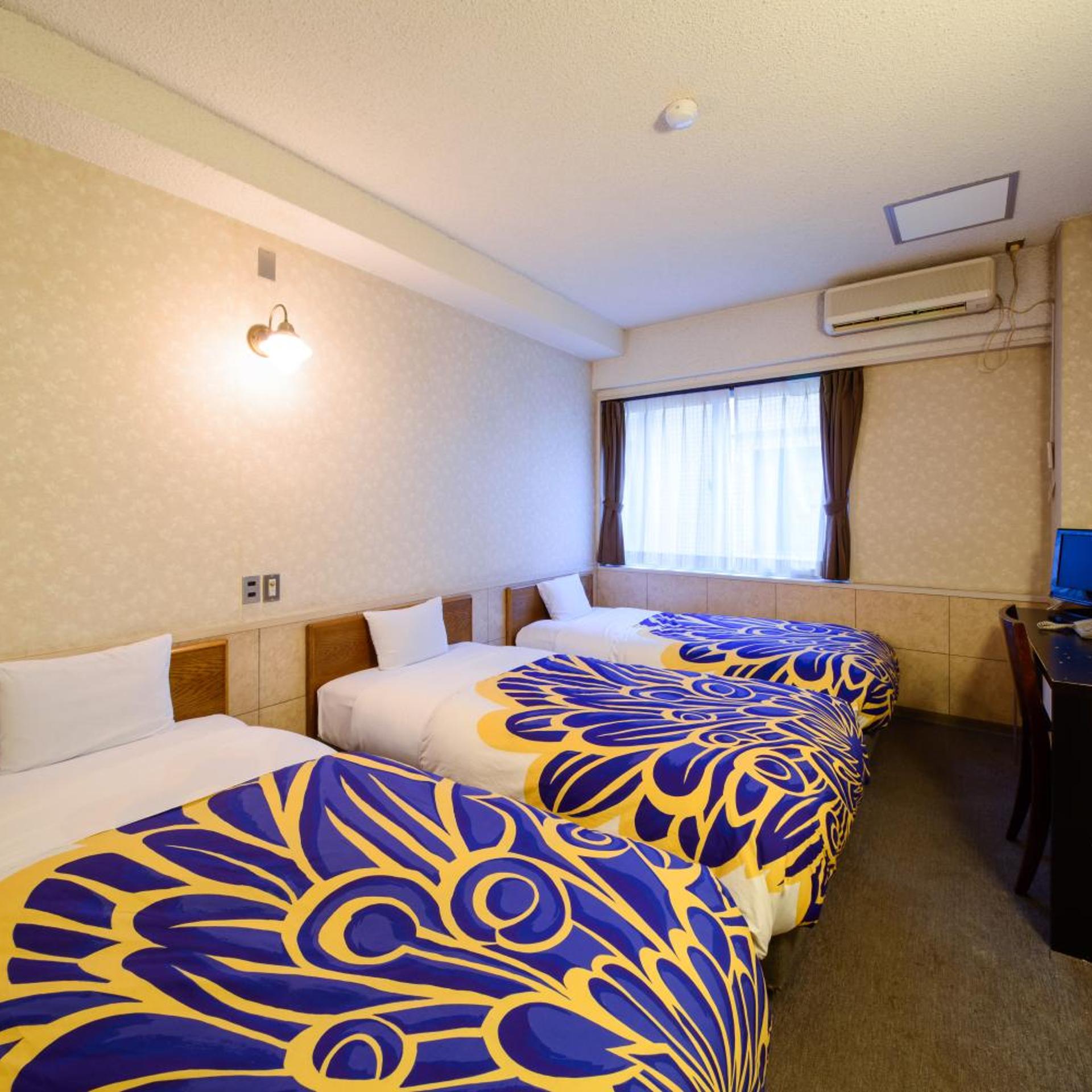 ROOM, TRIPLE