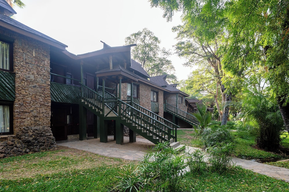 Sarova Shaba Game Lodge 6/63