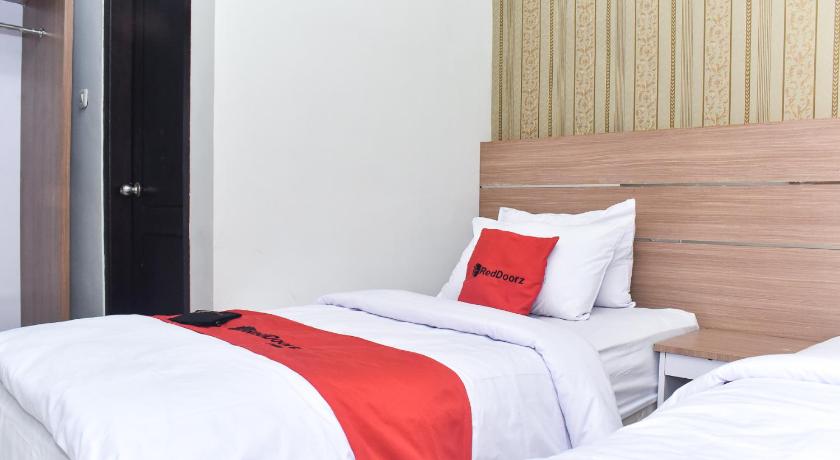 RedDoorz Plus near Malang Town Square 23/50