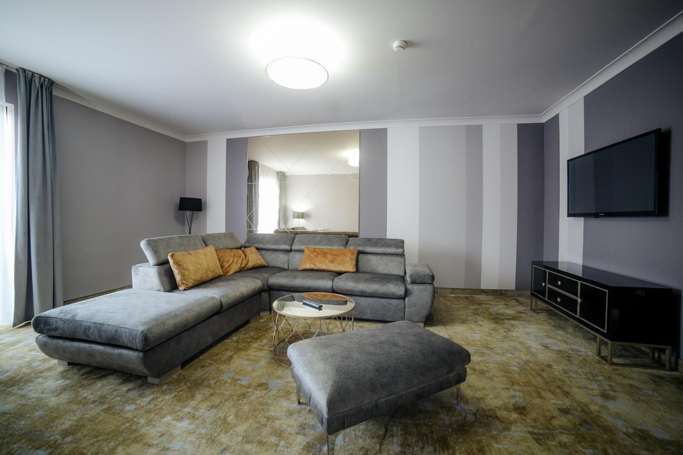 1 Bedroom, Deluxe, Apartment, ROYAL CLASSIC HOTEL 2/6