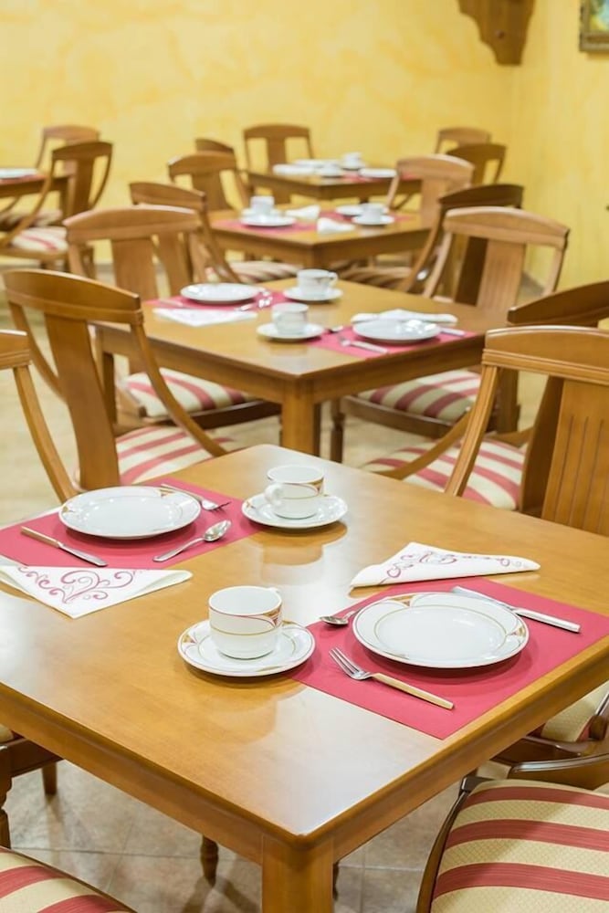 Hotel Real de Castilla 48/50