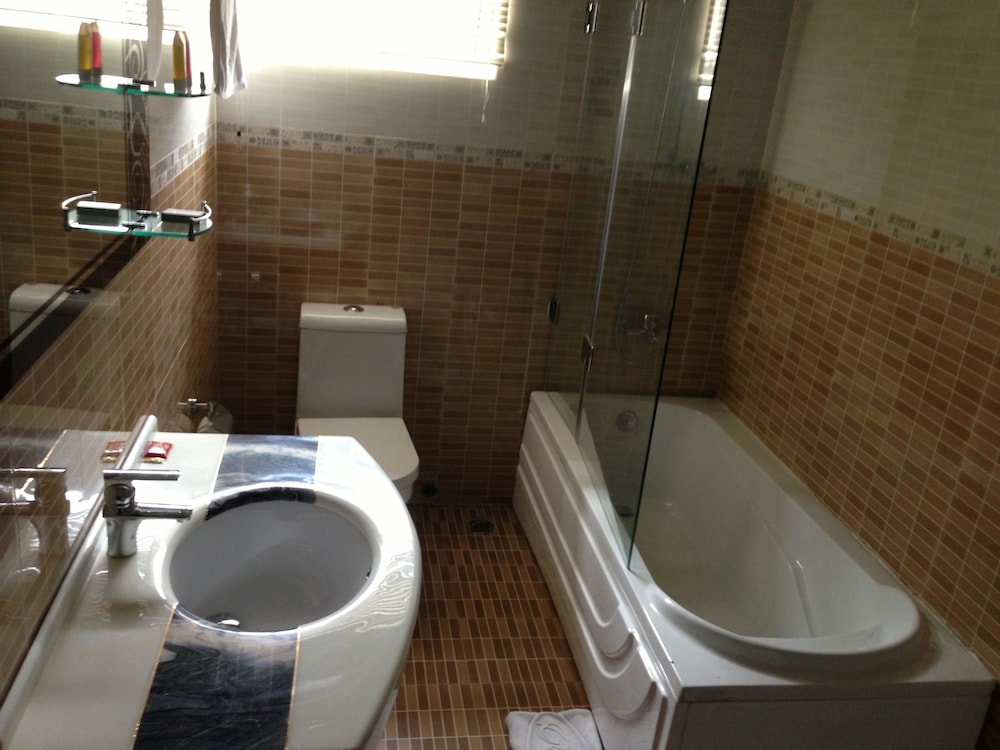 GrandBee Suites 39/39