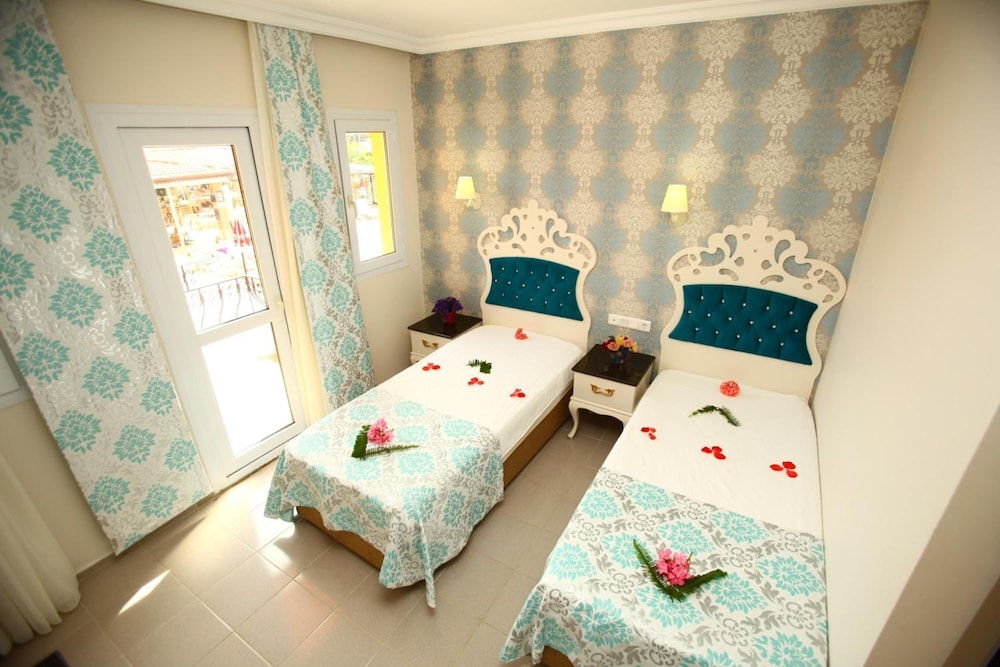 Turk Hotel 14/46