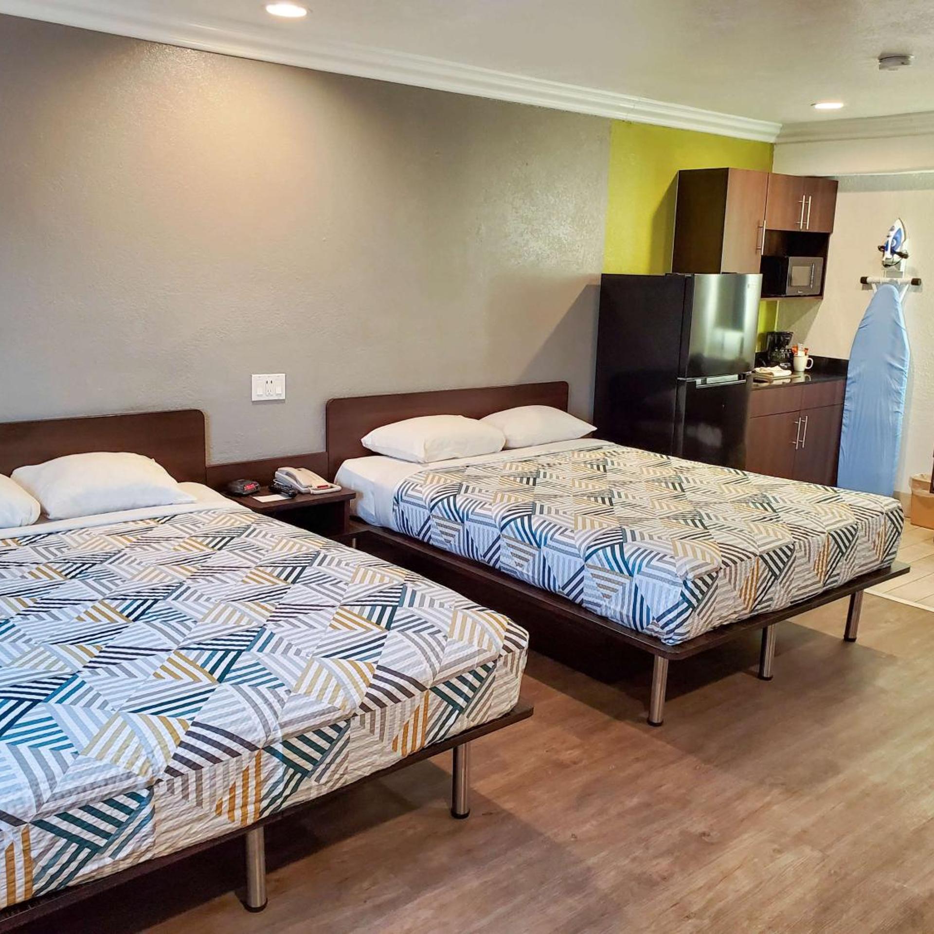 غرفة بسريرين كوين، Studio6 National City, CA - Naval Base San Diego 2/5