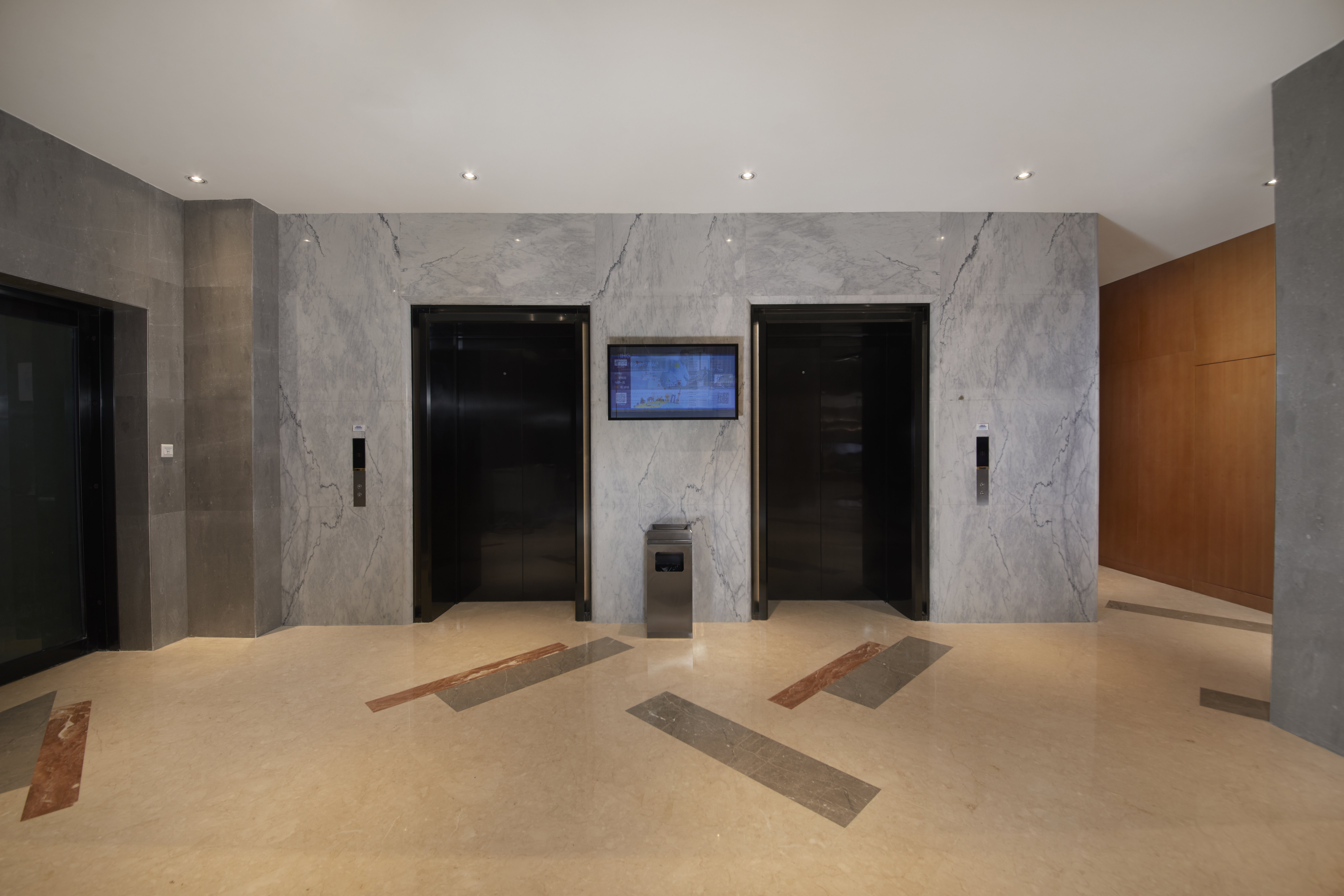 Holiday Inn Express Zhengzhou Zhengdong 35/73